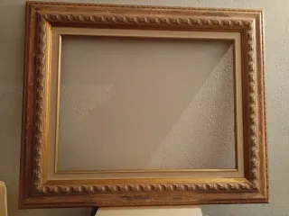 Marco de madera beige doradoy rosita