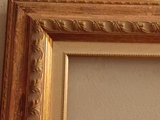 Marco de madera beige doradoy rosita