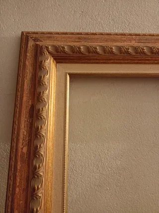 Marco de madera beige doradoy rosita