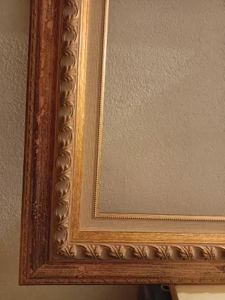 Marco de madera beige doradoy rosita