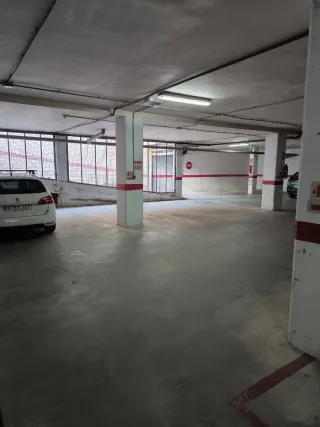 Plaza garage edificio Entrevías, gym Baeza cerca.