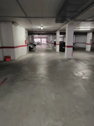 Plaza garage edificio Entrevías, gym Baeza cerca.