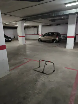 Plaza garage edificio Entrevías, gym Baeza cerca.