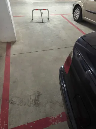 Plaza garage edificio Entrevías, gym Baeza cerca.