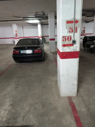 Plaza garage edificio Entrevías, gym Baeza cerca.