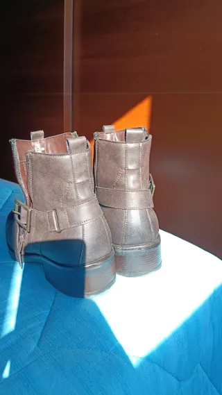 Stivali marroni con fibbia