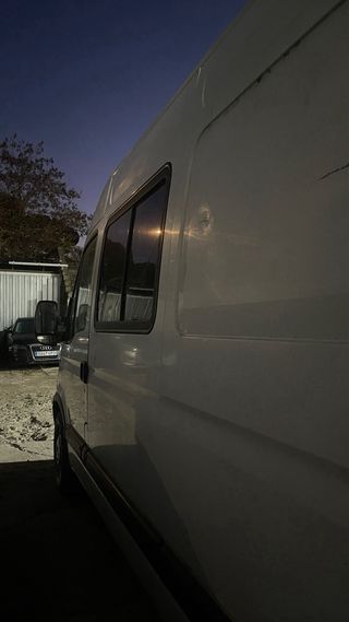 Furgoneta Opel Movano 2006 en buen estado.