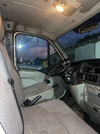 Furgoneta Opel Movano 2006 en buen estado.