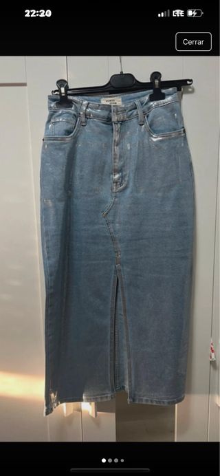 Falda midi vaquera con detalles plateados