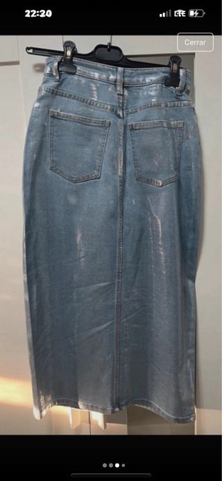 Falda midi vaquera con detalles plateados