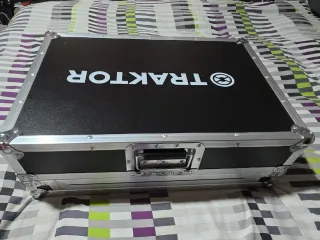 Controladora DJ Traktor S4 MK3