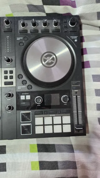 Controladora DJ Traktor S4 MK3