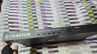 Controladora DJ Traktor S4 MK3