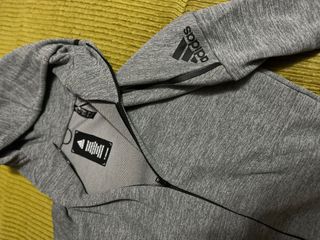 Sudadera Adidas Gris con Cremallera y capucha