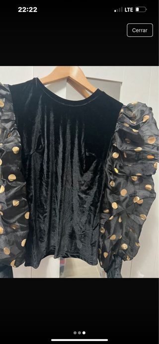 Camiseta negra terciopelo mangas tul dorado