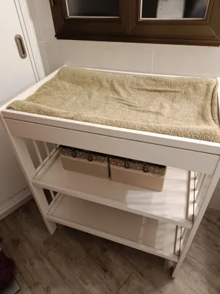 Cambiador de bebé blanco