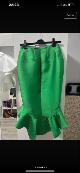 traje satén falda y blusa evento