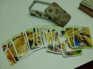 Scatola in latta con ricette cucina