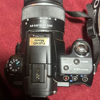 Cámara Sony Alpha SLT-A33 con 3 objetivos