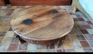 Mesa redonda artesanal vintage de madera