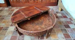 Mesa redonda artesanal vintage de madera