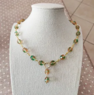 Collana con cristalli sfumati oro e verdi