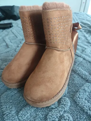 Botas de pelo con lazo