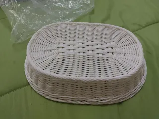 Cesto bianco con coperchio trasparente