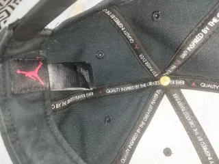 Gorra Jordan Gris con Logo Blanco