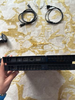 PS4 500GB Negra + 2 Controles