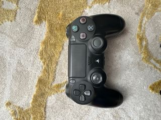 PS4 500GB Negra + 2 Controles