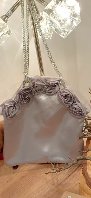 Borsetta raso grigio argento con rose