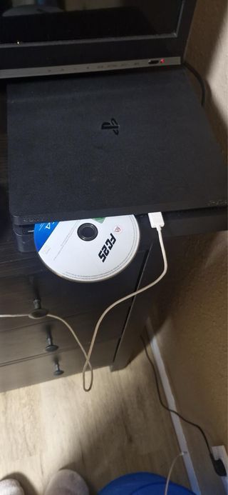 PS4 Slim 1TB + 2 mandos | Perfecto estado + juegos