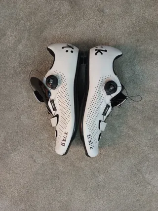 Sapatos Estrada Fizik R4