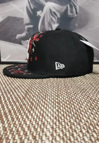 Gorra New Era 59Fifty Negra y Roja Talla 7.1/4