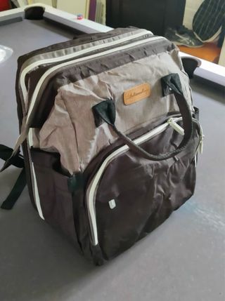 Mochila con cambiador y cuna incorporada