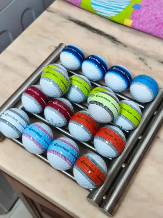 18 Bolas de Golf TaylorMade Tour Response Stripe