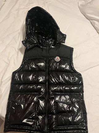 Chaleco Moncler Negro Brillante con Capucha