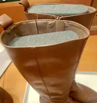 BOTAS DE PIEL. MARCA WONDERS. T.39