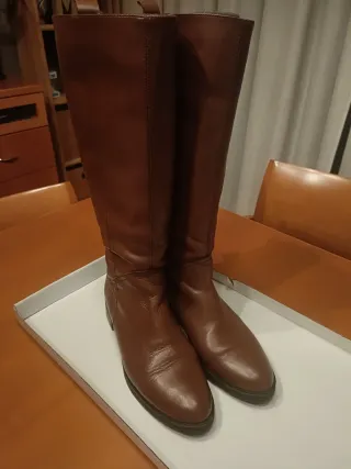 BOTAS DE PIEL. MARCA WONDERS. T.39