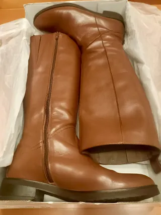 BOTAS DE PIEL. MARCA WONDERS. T.39