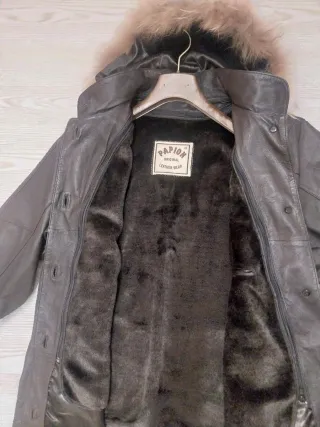 Cappotto in vera pelle con cappuccio