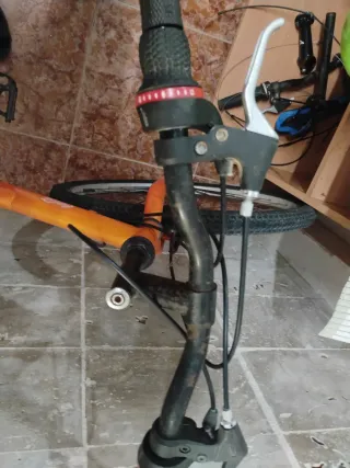 Bicicleta Montaña Naranja y Blanca antigua