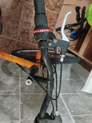 Bicicleta Montaña Naranja y Blanca antigua