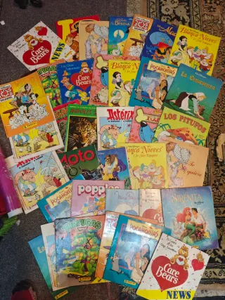 Lote  35  Álbumes Cromos Panini