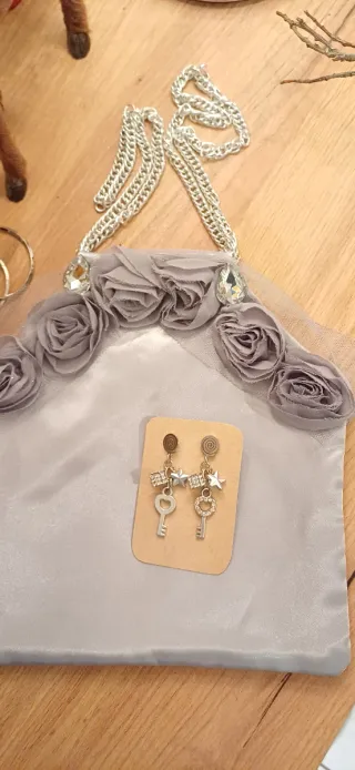 Orecchini pendenti con chiave e stella