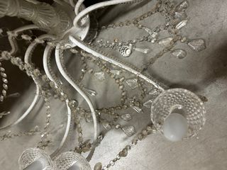 Lampadario a goccia in vetro e metallo