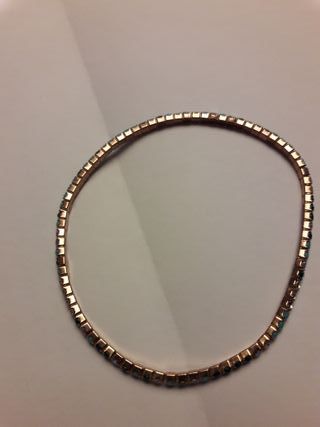 Pulsera dorada con strass brillantes