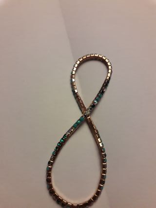 Pulsera dorada con strass brillantes