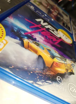 PS4 + 2 mandos + 9 juegos